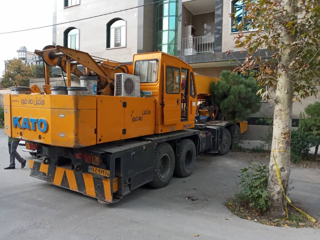 تصادف جرثقیل ۳۰ تنی سبب خسارت به ساختمانی در کرج شد