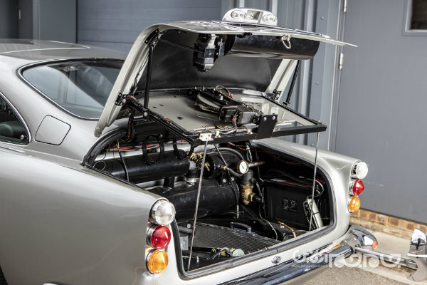 کلاسیک و مسلح؛ نسخه اصلی استون مارتین DB5 جیمز باند حراج شد+عکس