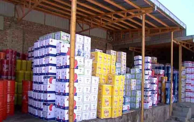کشف بیش از هزار لیتر روغن موتور احتکار شده در زنجان کشف بیش از هزار لیتر روغن موتور احتکار شده در زنجان