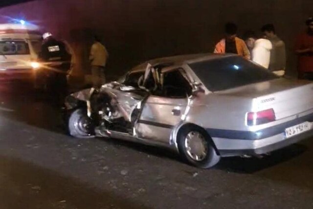 برخورد یک خودرو با پرسنل اورژانس و حاضران در صحنه تصادف برخورد یک خودرو با پرسنل اورژانس و حاضران در صحنه تصادف