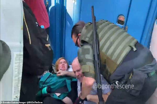 نزاع و کتک کاری در سرتاسر آمریکا!  (گزارش تصویری)