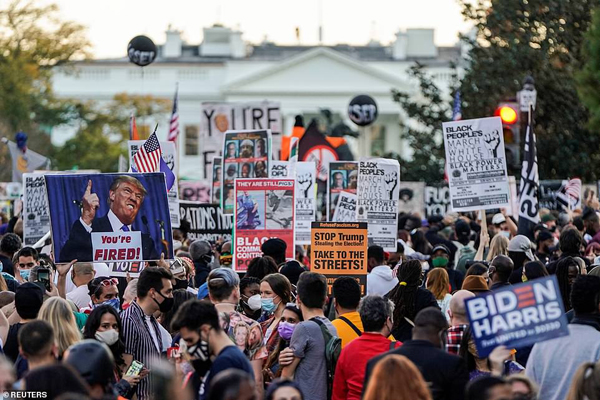 باز هم طوفان، همیشه طوفان / معترضانی بدون ماسک (تصاویر)