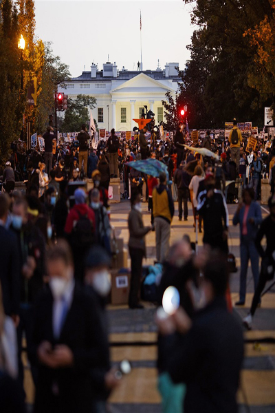 باز هم طوفان، همیشه طوفان / معترضانی بدون ماسک (تصاویر)