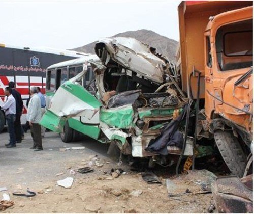 یک کشته و ۲مصدوم در اثر برخورد کامیون کشنده و مینیبوس یک کشته و ۲مصدوم در اثر برخورد کامیون کشنده و مینیبوس