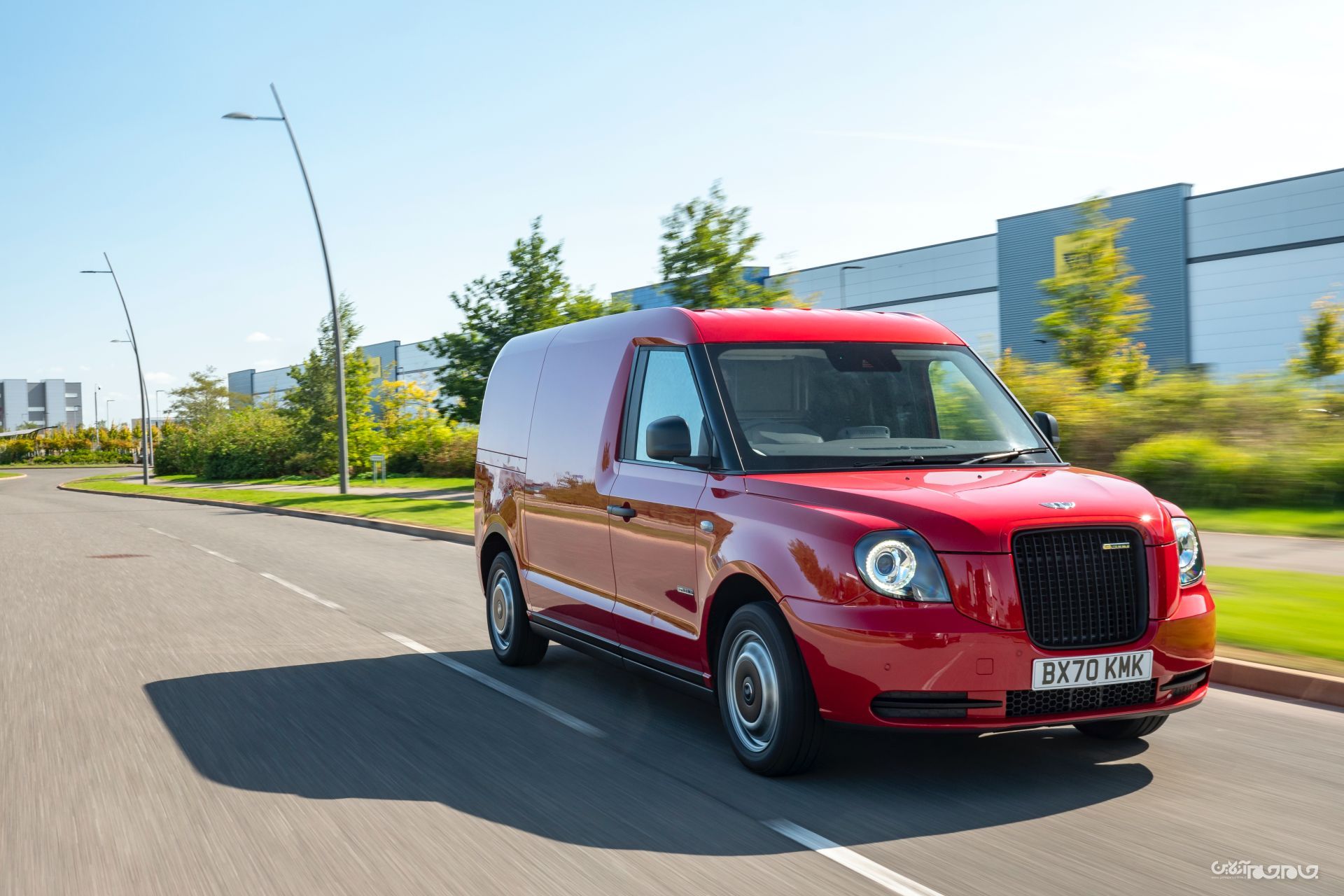 تاکسی لندن با بدنه ون و پیشرانه پلاگین هیبرید معرفی شد+عکس