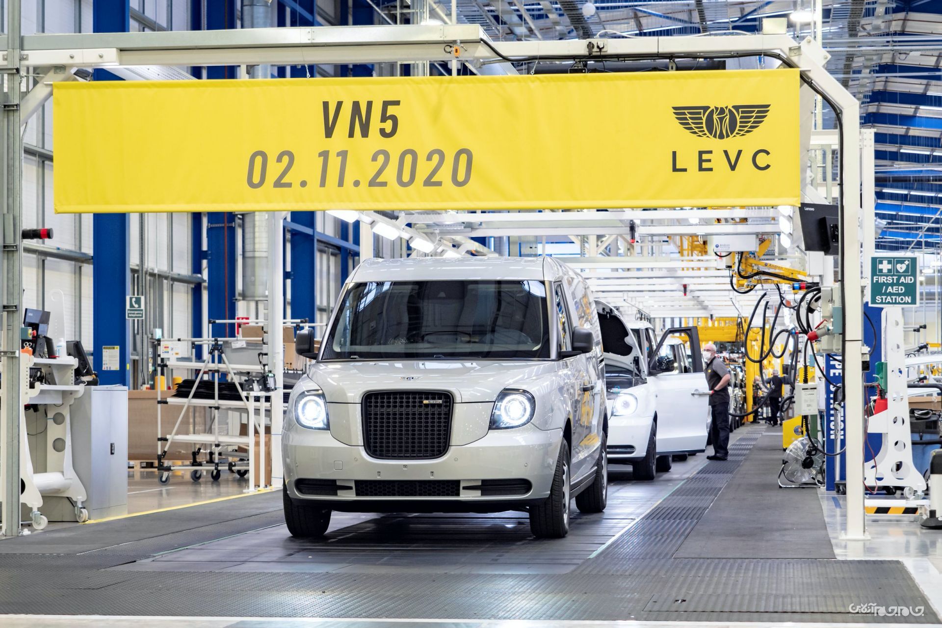 تاکسی لندن با بدنه ون و پیشرانه پلاگین هیبرید معرفی شد+عکس