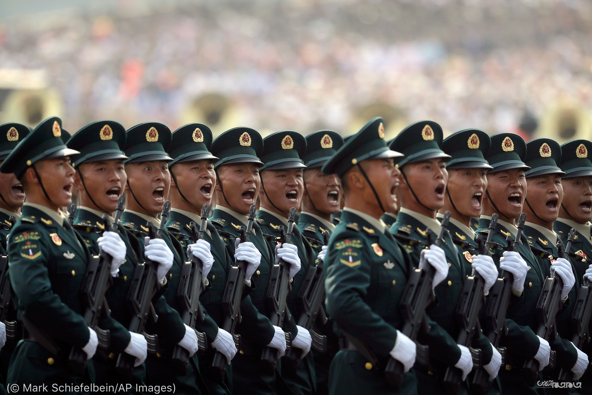 ارتش چین استفاده از ساعت، عینک و ابزارهای پوشیدنی هوشمند را در پادگان‌ ها ممنوع کرده است+عکس