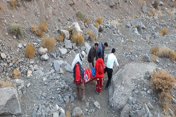 سقوط بانوی کوهنورد از ارتفاعات کوهپایه