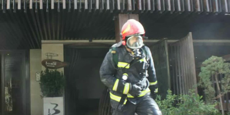 مقابله با آتش‌سوزی در رستوران شیراز