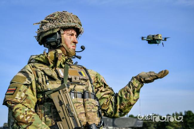 رونمایی ارتش بریتانیا از پهپادهای بسیار ریز و خودروهای بدون سرنشین خودکار+عکس