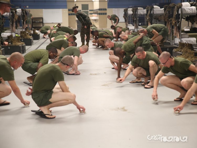 آموزش سرباز از نوع آمریکایی؛ یک شبانه روز با تفنگداران ویژه دریایی در پادگان آموزشی؛ قسمت اول+عکس