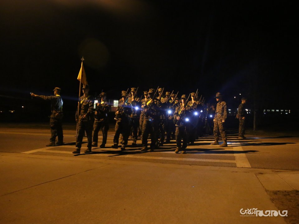 آموزش سرباز از نوع آمریکایی؛ یک شبانه روز با تفنگداران ویژه دریایی در پادگان آموزشی؛ قسمت اول+عکس