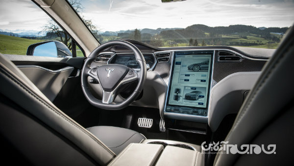 مروری بر نقش نمایشگرهای بزرگ در خودروها؛ آپشنی جذاب یا عامل حواس&zwnj;پرتی راننده؟+عکس