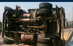 واژگونی کامیون در محور میامی به سبزوار واژگونی کامیون در محور میامی به سبزوار