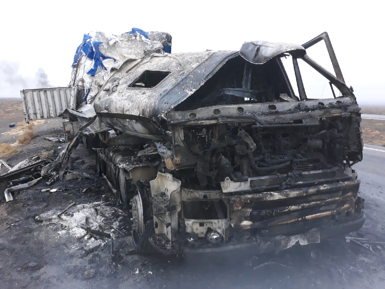 آتش سوزی کامیون در محور انار - رفسنجان آتش سوزی کامیون در محور انار - رفسنجان