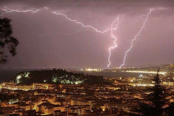 سوختگی ۴ دیشموکی براثربرخورد صاعقه/درخواست از مسئولان برای کمک به آسیب دیدگان