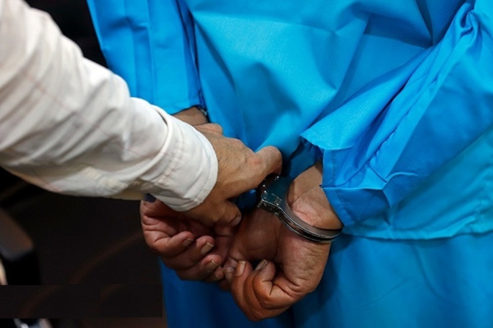 چهار متخلف با ۳۰ سرقت و ۳۰۰ میلیون ریال عتیقه در سمنان دستگیر شدند چهار متخلف با ۳۰ سرقت و ۳۰۰ میلیون ریال عتیقه در سمنان دستگیر شدند