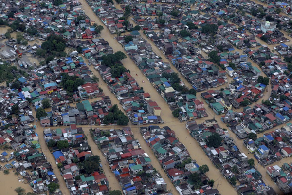 سیل فیلیپین را زیر و رو کرد / هواخوری برای بیمار بدحال کرونایی (تصاویر)