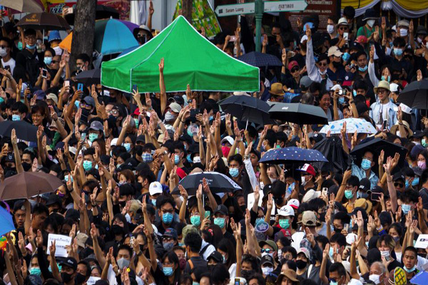 یک دنیا خشم، بی صبری و طغیان (گزارش تصویری) یک دنیا خشم، بی صبری و طغیان (گزارش تصویری)