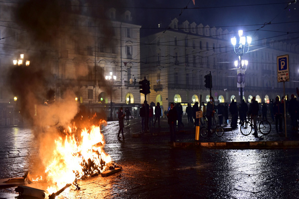 یک دنیا خشم، بی صبری و طغیان (گزارش تصویری) یک دنیا خشم، بی صبری و طغیان (گزارش تصویری)