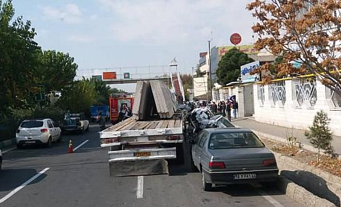 تصادف تریلی با ۶ خودروسواری در بزرگراه شهید لشگری