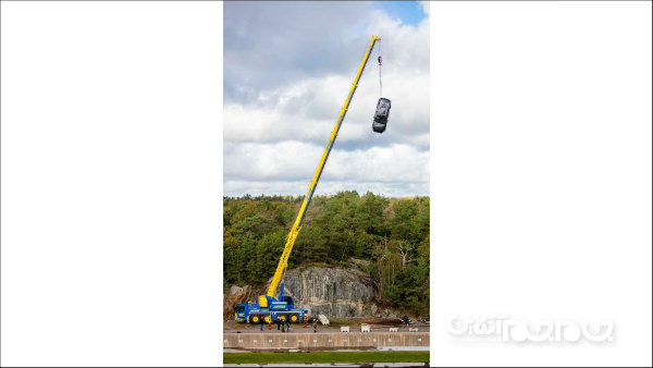 نوآوری بزرگ ولوو برای بهبود امدادرسانی؛ رها‌کردن خودرو از فاصله ۳۰ متری+عکس