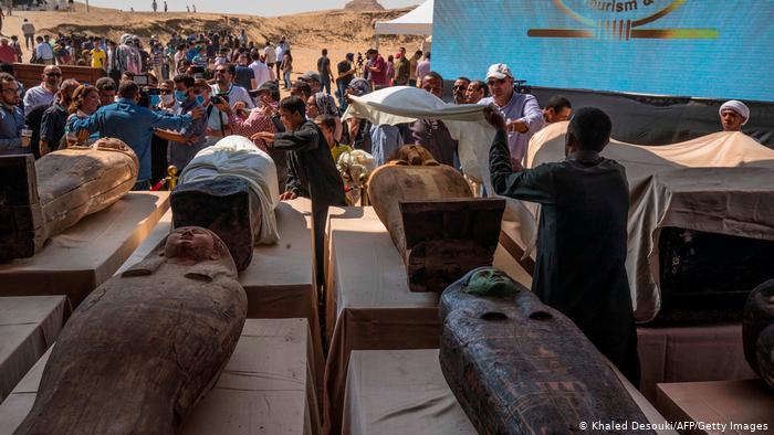 کشف صد تابوت مومیایی و ۴۰ مجسمه در ساقرای مصر (+عکس) کشف صد تابوت مومیایی و ۴۰ مجسمه در ساقرای مصر (+عکس)