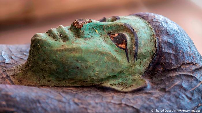 کشف صد تابوت مومیایی و ۴۰ مجسمه در ساقرای مصر (+عکس) کشف صد تابوت مومیایی و ۴۰ مجسمه در ساقرای مصر (+عکس)