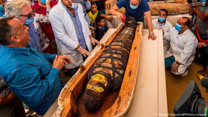 کشف صد تابوت مومیایی و ۴۰ مجسمه در ساقرای مصر (+عکس) کشف صد تابوت مومیایی و ۴۰ مجسمه در ساقرای مصر (+عکس)