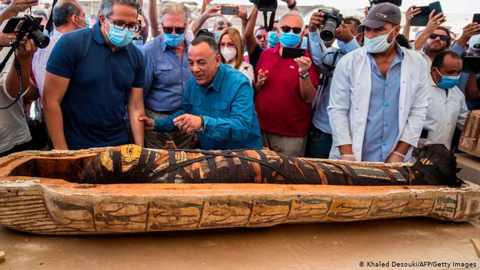 کشف صد تابوت مومیایی و ۴۰ مجسمه در ساقرای مصر (+عکس) کشف صد تابوت مومیایی و ۴۰ مجسمه در ساقرای مصر (+عکس)