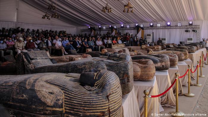 کشف صد تابوت مومیایی و ۴۰ مجسمه در ساقرای مصر (+عکس) کشف صد تابوت مومیایی و ۴۰ مجسمه در ساقرای مصر (+عکس)