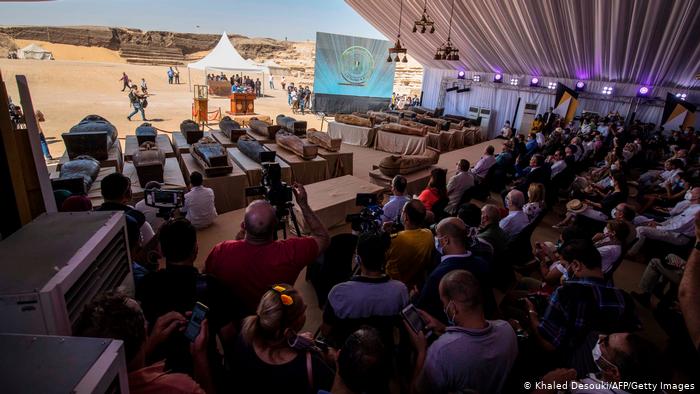 کشف صد تابوت مومیایی و ۴۰ مجسمه در ساقرای مصر (+عکس) کشف صد تابوت مومیایی و ۴۰ مجسمه در ساقرای مصر (+عکس)