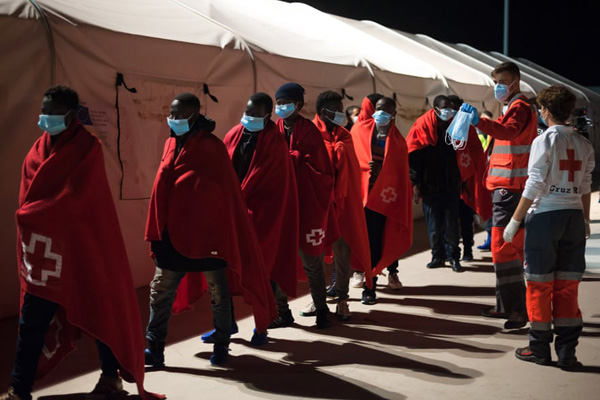 دراز و نشست، جریمه نزدن ماسک! (تصاویر)