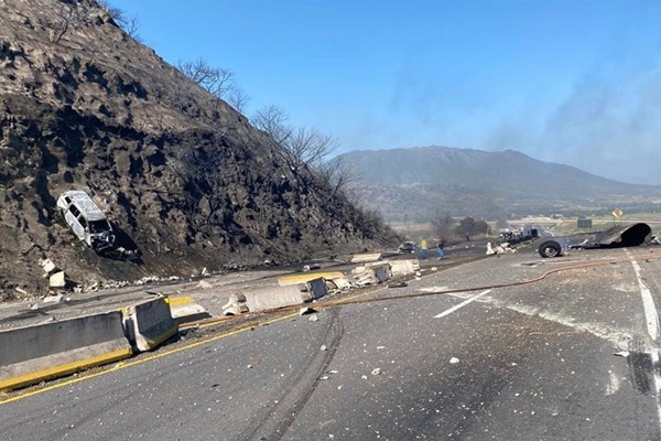 تصادف مرگبار تانکر در بزرگراه مکزیک با حداقل ۱۴ کشته تصادف مرگبار تانکر در بزرگراه مکزیک با حداقل ۱۴ کشته