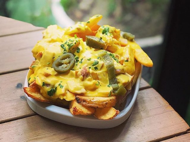 طرز تهیه سیب زمینی پنیری خانگی