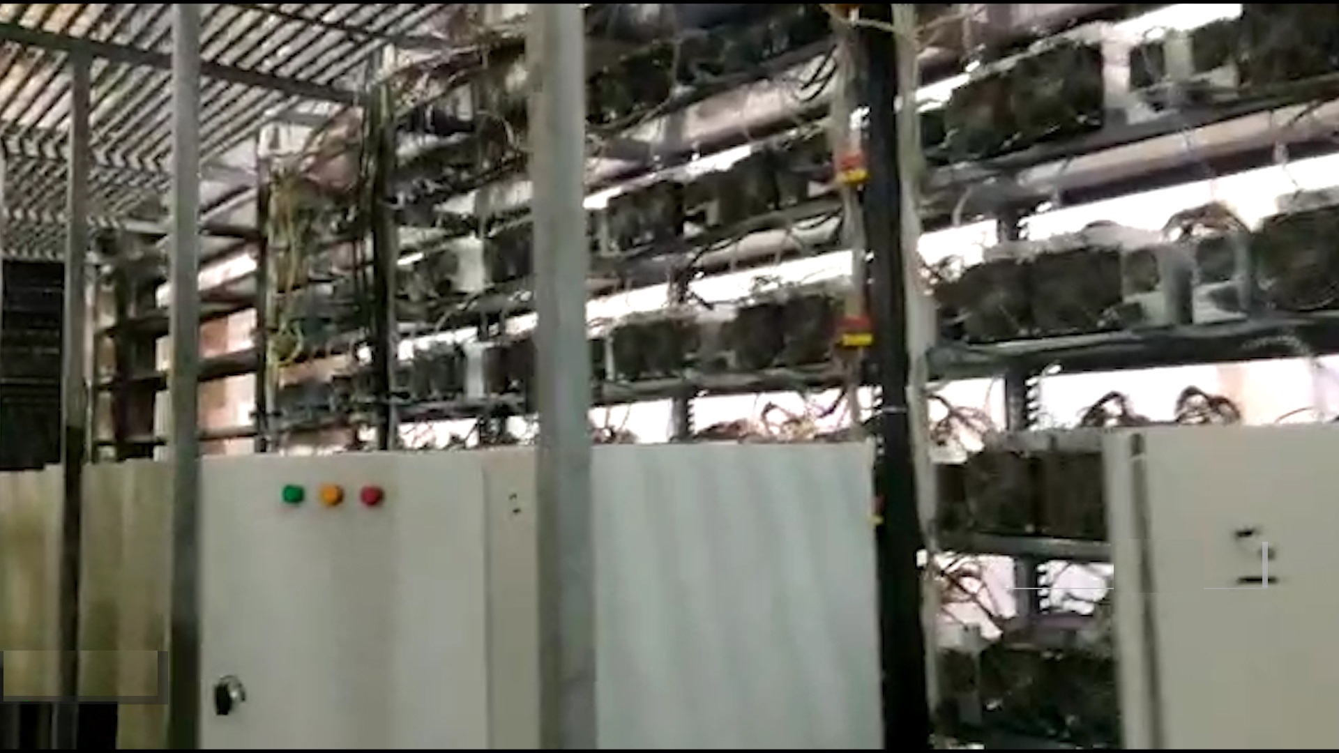 کشف بیش از یک هزار دستگاه تولید ارز دیجیتال قاچاق در ملارد کشف بیش از یک هزار دستگاه تولید ارز دیجیتال قاچاق در ملارد