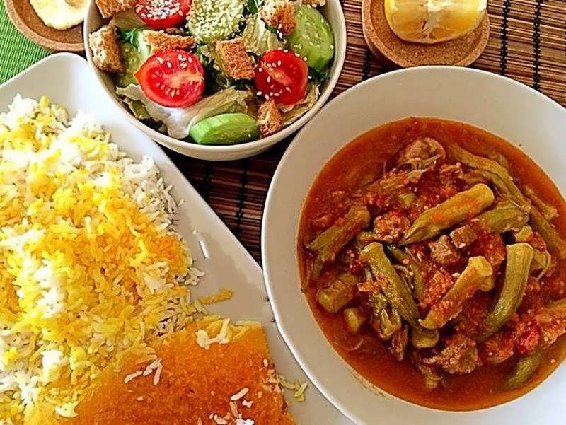 طرز تهیه خورشت بامیه با مرغ؛ سریع و آسان