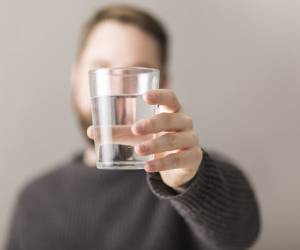 این حالات نگران کننده بدن نشانه کمبود آب است این حالات نگران کننده بدن نشانه کمبود آب است