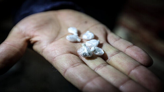 کشف هرویین از معده یک پدر و پسر