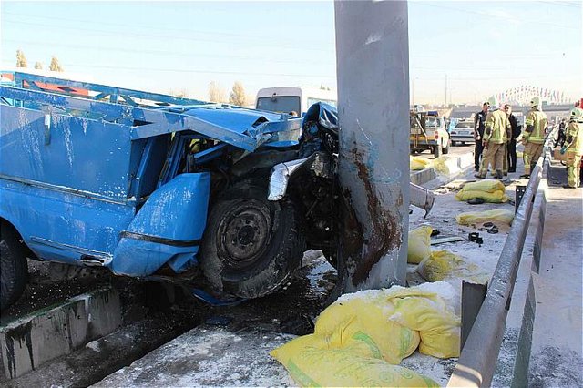 واژگونی وانت نیسان ۱۲ مجروح بر جای گذاشت واژگونی وانت نیسان ۱۲ مجروح بر جای گذاشت