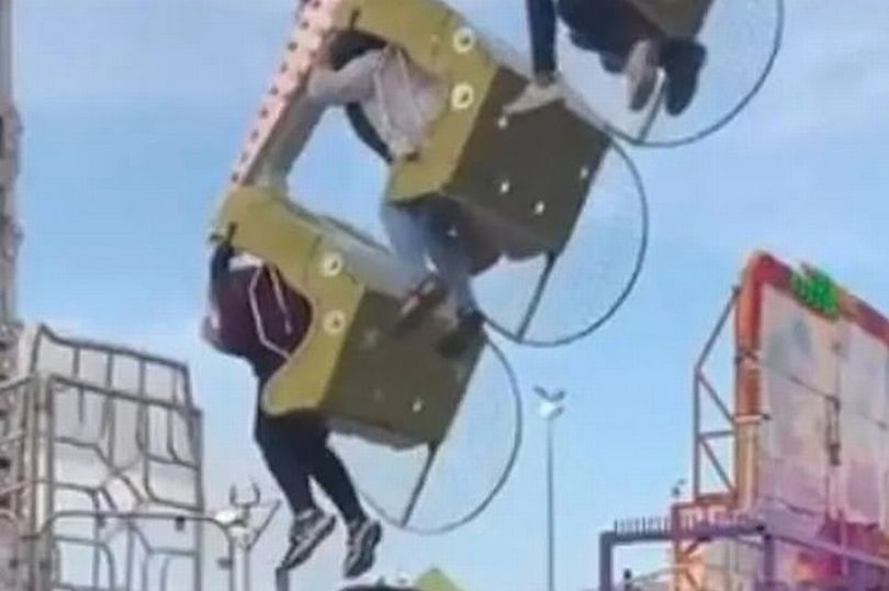 فریادهای بی وقفه یک زن هنگام سقوط از چرخ و فلک