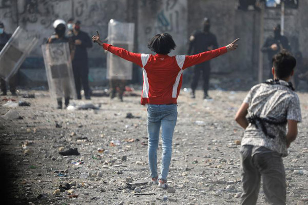 دور دنیا در قاب تصاویر؛ عملیات کشتن زنبورهای قاتل