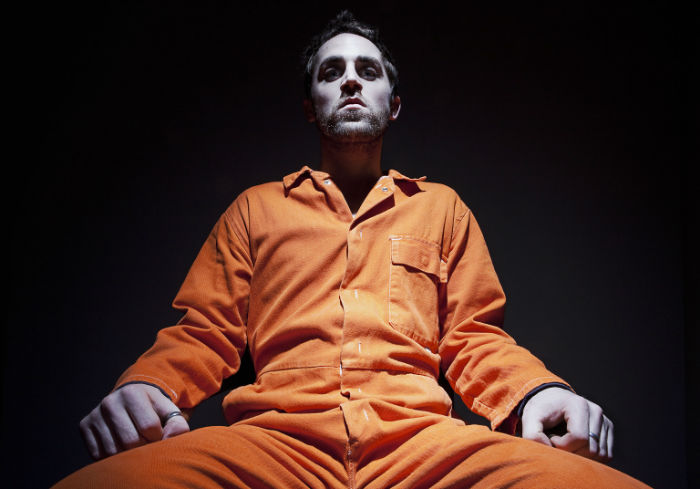 قاتل سریالی ۴۸ نفر را در زندان کشت