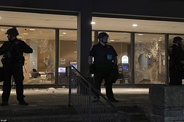 هرج و مرج و غارت در فیلادلفیای آمریکا (تصاویر)