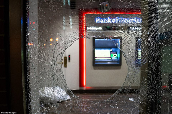 هرج و مرج و غارت در فیلادلفیای آمریکا (تصاویر)