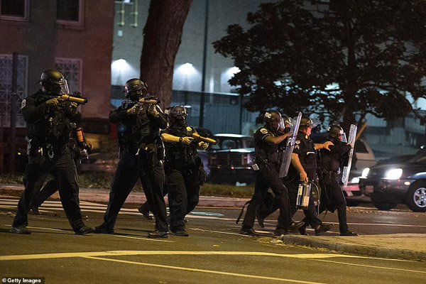 هرج و مرج و غارت در فیلادلفیای آمریکا (تصاویر)