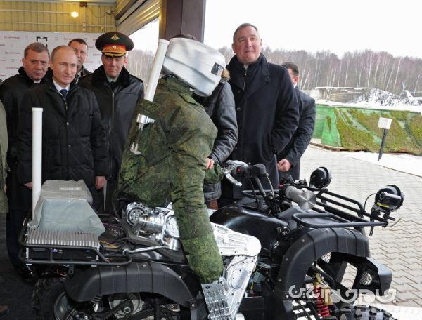 ربات روسی، سوار بر موتور چهار چرخ و قادر به شکلیک با اسلحه+عکس ربات روسی، سوار بر موتور چهار چرخ و قادر به شکلیک با اسلحه+عکس