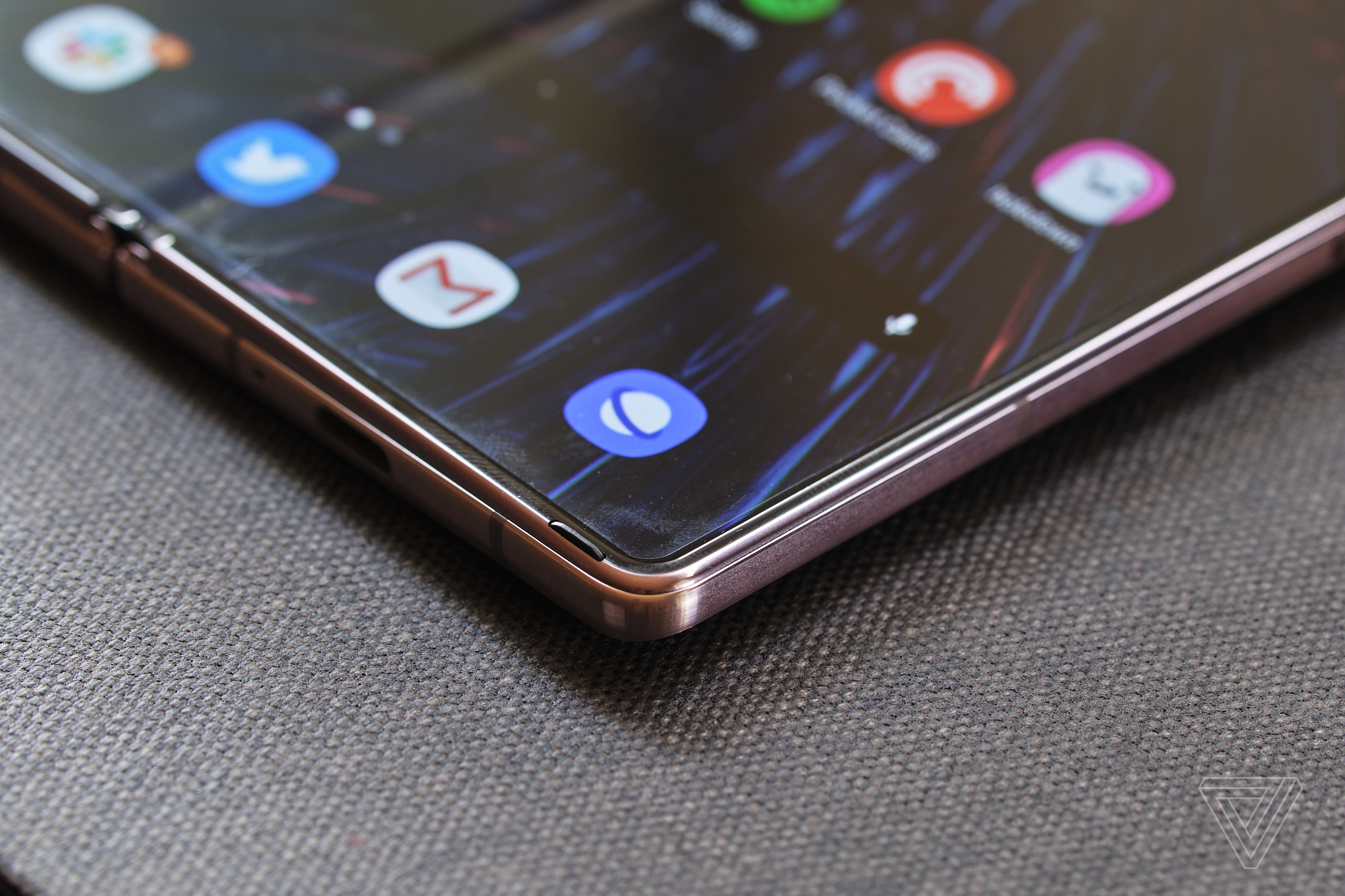 بررسی مشخصات فنی Z Fold 2/ محصولی که آینده گوشی‌های هوشمند را تغییر داد