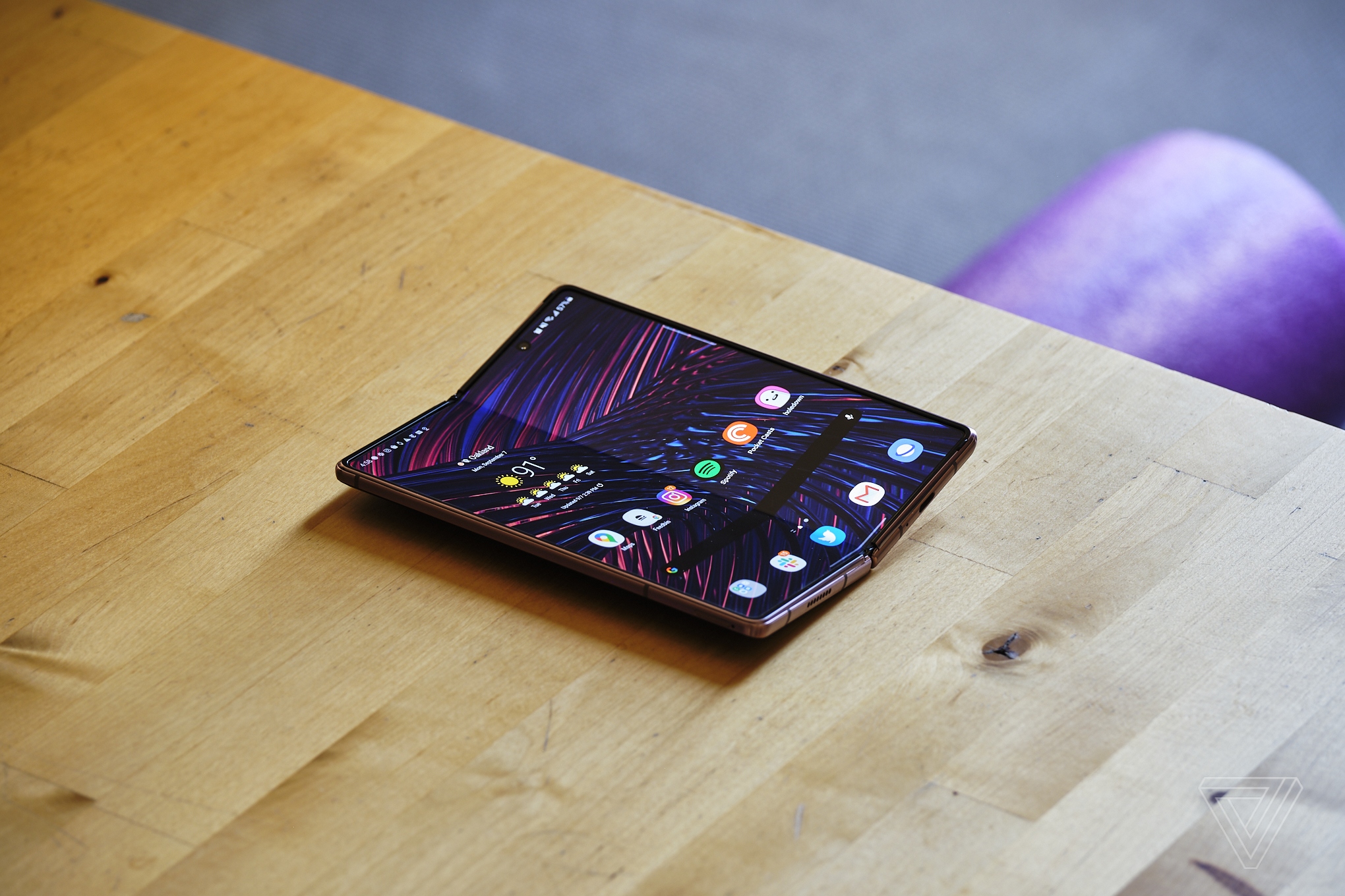 بررسی مشخصات فنی Z Fold 2/ محصولی که آینده گوشی‌های هوشمند را تغییر داد