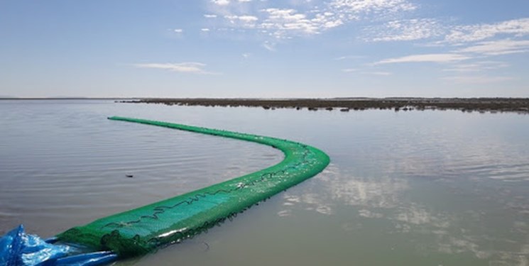 کشف 240هزار لیتر سوخت قاچاق از مشکهای زیرآبی در میناب! کشف 240هزار لیتر سوخت قاچاق از مشکهای زیرآبی در میناب!